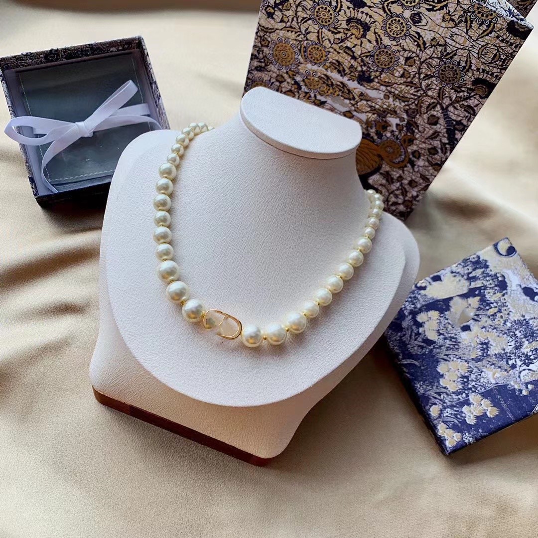 Vintage Alphabet Pendant Necklace Gold Copper White Pearl Beads Chain Choker For Women Jewelry With Box
Vintage Alphabet Pendant Necklace Gold Copper White Pearl Beads Chain Choker For Women Jewelry With Box