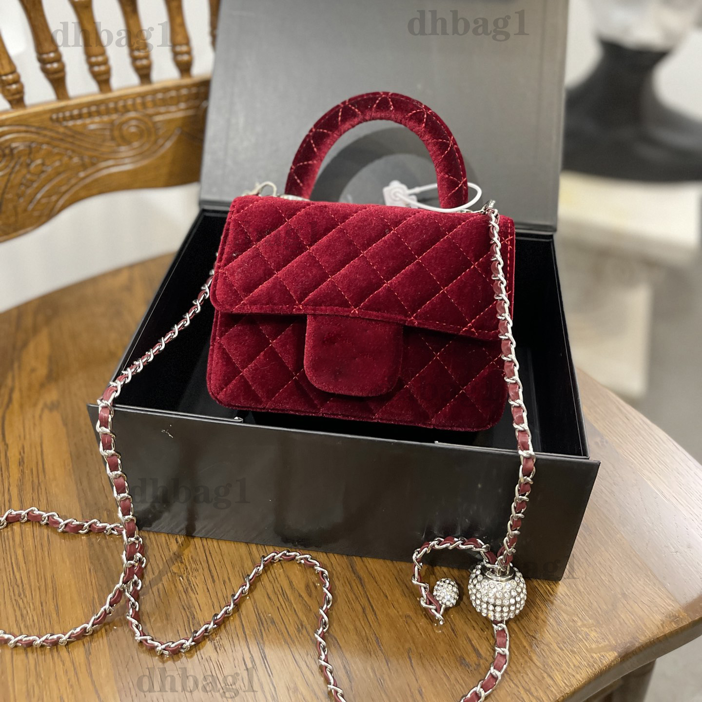 Classical Designer Square Mini Chain Handle Flap Bag Sheepskin Grain Velvet Chain Adjustable Diamond Ball Shoulder Crossbody Wallet Card Coin Handbags 17cm, Black
Classical Designer Square Mini Chain Handle Flap Bag Sheepskin Grain Velvet Chain Adjustable Diamond Ball Shoulder Crossbody Wallet Card Coin Handbags 17cm, Black