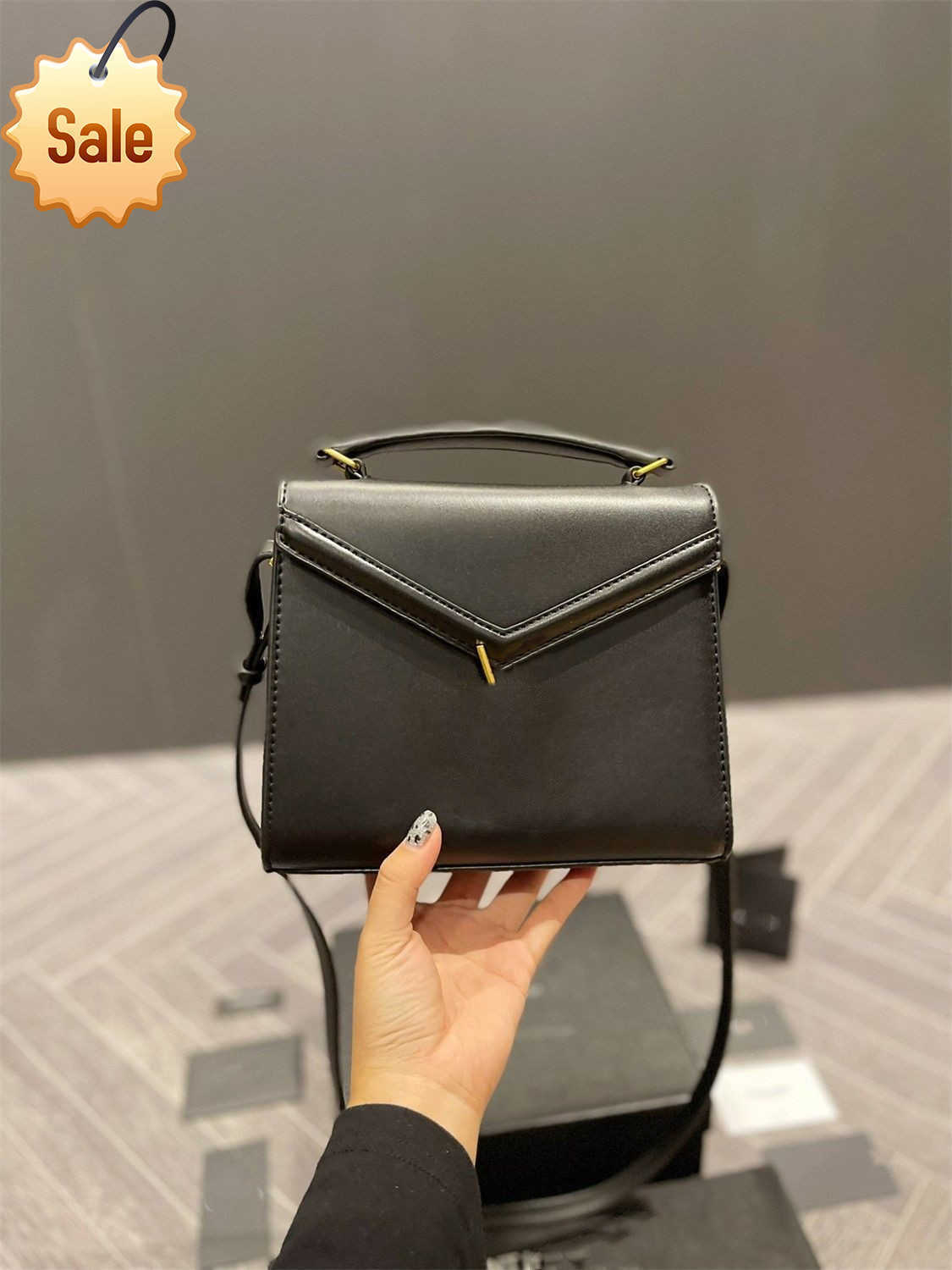 Luxury Designer Shoulder Handbag 2022 Autumn New Women's Bag Old Hardware Textured Postman's Letter Flap Shoulders bag Crossbody Factory Direct Sale, Sky
Luxury Designer Shoulder Handbag 2022 Autumn New Women's Bag Old Hardware Textured Postman's Letter Flap Shoulders bag Crossbody Factory Direct Sale, Sky