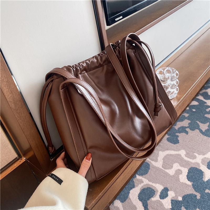 Evening Bags 2022 Large Capacity Handbags Women Designer PU Leather String Female Crossbody Bag Sac Main Femme Shoulder Messenger, Black
Evening Bags 2022 Large Capacity Handbags Women Designer PU Leather String Female Crossbody Bag Sac Main Femme Shoulder Messenger, Black
