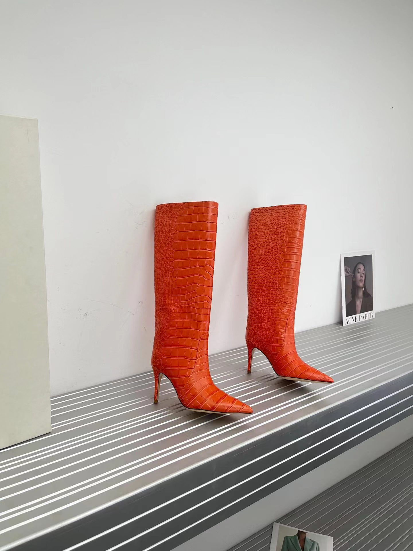 Snakegrain cowhide pointed straight heel boots Fall/Winter 2022 Bold Color Palettes Normcore & Minimalist, Purple
Snakegrain cowhide pointed straight heel boots Fall/Winter 2022 Bold Color Palettes Normcore & Minimalist, Purple