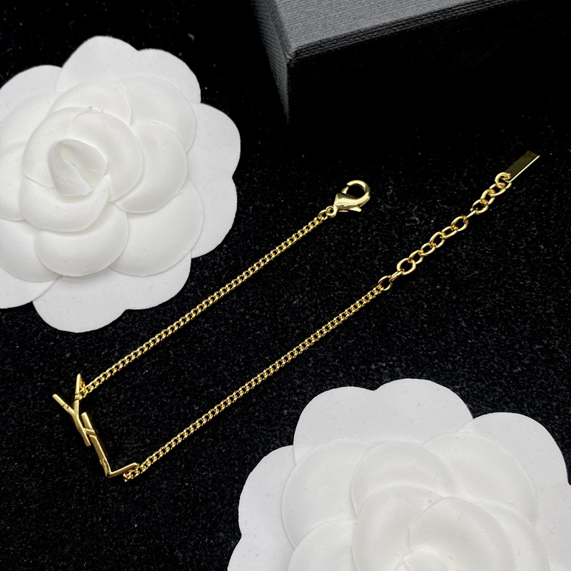 Luxury Golden Bracelets Necklaces Designer Jewelry Sets Womens Fashion Letters Pattern Chain Classical Bracelet Necklace Bangle For Man New, Bracelet+box
Luxury Golden Bracelets Necklaces Designer Jewelry Sets Womens Fashion Letters Pattern Chain Classical Bracelet Necklace Bangle For Man New, Bracelet+box