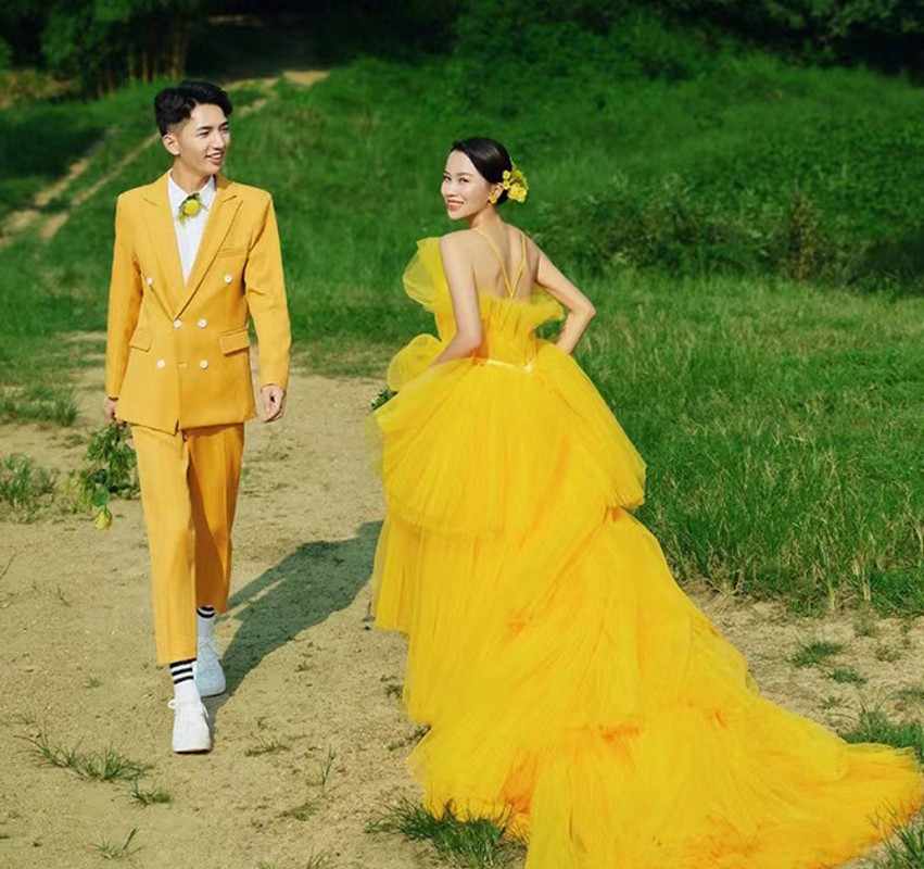 2023 Fashion Gold Tiered High Low Prom Dresses Off The Shoulder Puffy Long Tutu Evening Formal Gowns Chic Tulle Robes De Soiree Vestidos Fieast, Same as picture
2023 Fashion Gold Tiered High Low Prom Dresses Off The Shoulder Puffy Long Tutu Evening Formal Gowns Chic Tulle Robes De Soiree Vestidos Fieast, Same as picture
