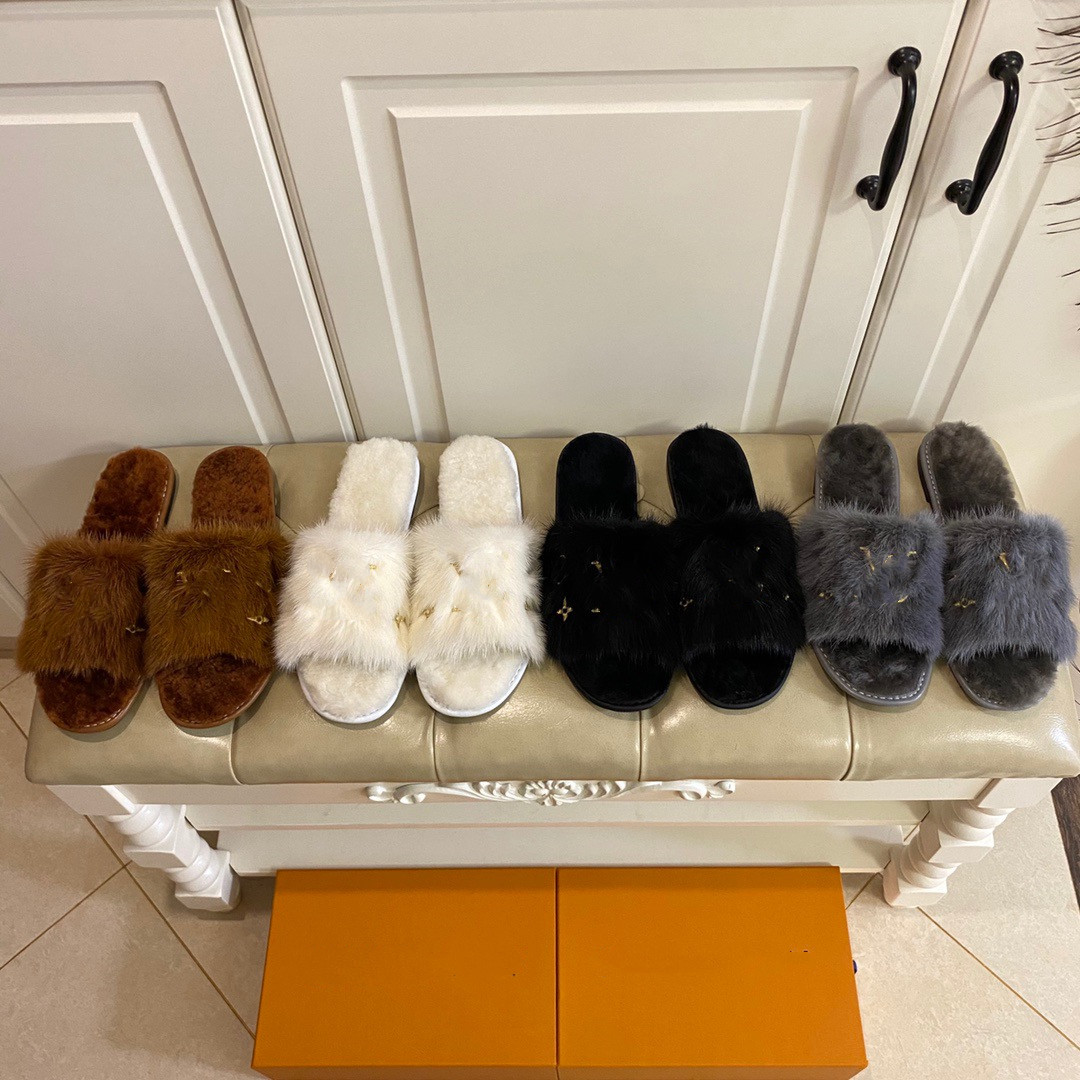 2022 Designer Women men Fur Slippers Princeton Loafers Genuine Leather mens scuffs Womens Chinese style embroidery Casual Flat Slipper size 35-45, Grey
2022 Designer Women men Fur Slippers Princeton Loafers Genuine Leather mens scuffs Womens Chinese style embroidery Casual Flat Slipper size 35-45, Grey