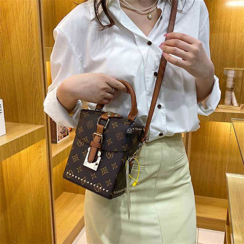 Bags Box bag female 2022 new printed sling single shoulder rivet small square style messenger Purses, White
Bags Box bag female 2022 new printed sling single shoulder rivet small square style messenger Purses, White