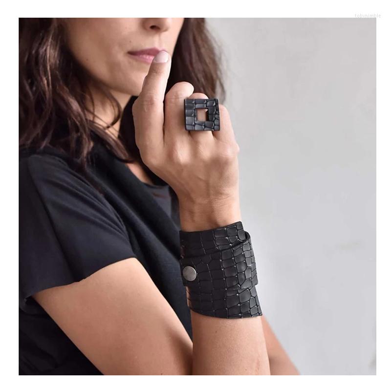 Cluster Rings Fashion Texture Women Ring Leather Black Designer Art Street Band Mini Punk Rock Jewelry
Cluster Rings Fashion Texture Women Ring Leather Black Designer Art Street Band Mini Punk Rock Jewelry