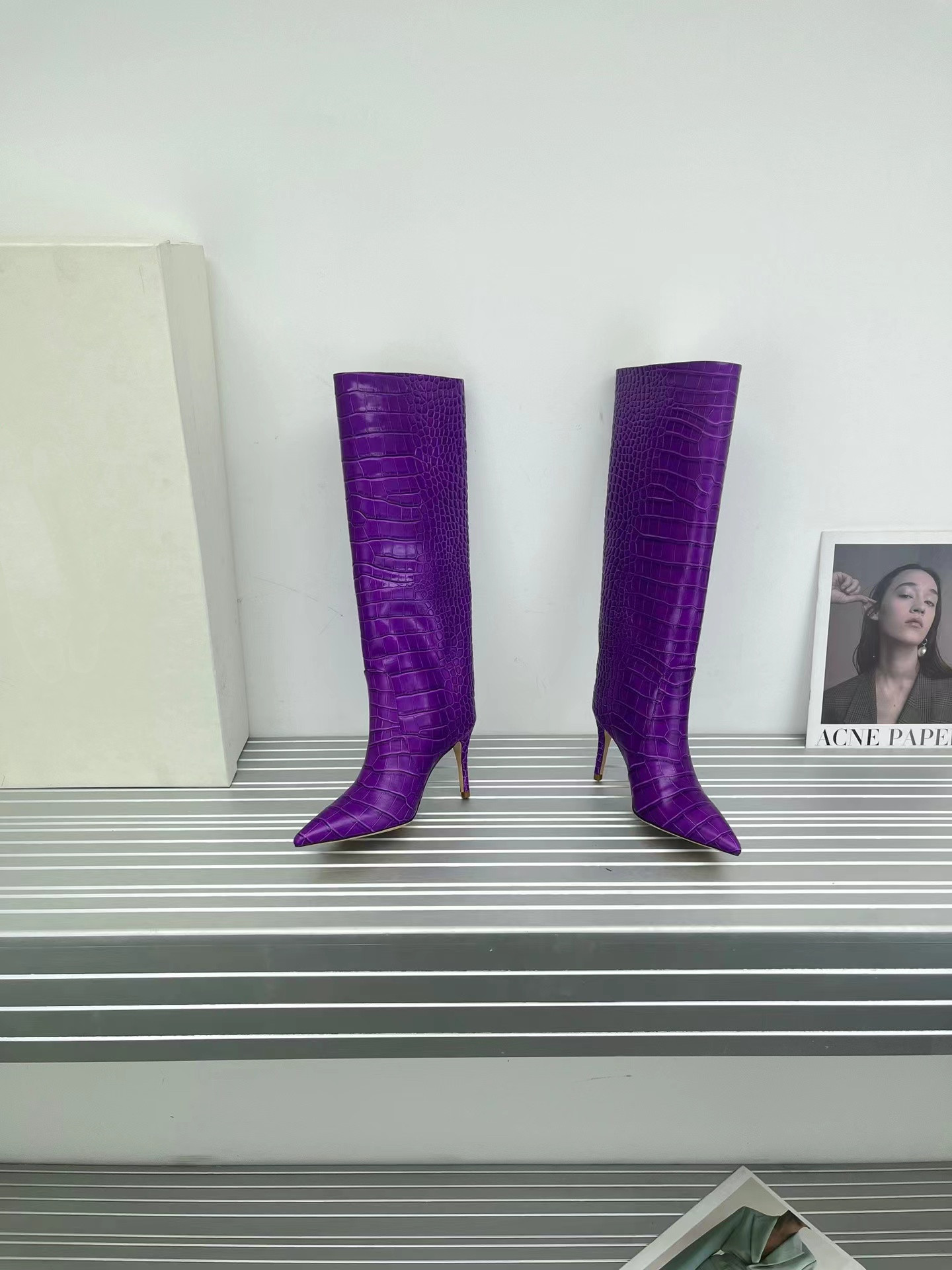 Serpentine cowhide high heel boots with pointed toe Fall/winter 2022 Normcore & Minimalist Bold Color Palettes, Green
Serpentine cowhide high heel boots with pointed toe Fall/winter 2022 Normcore & Minimalist Bold Color Palettes, Green