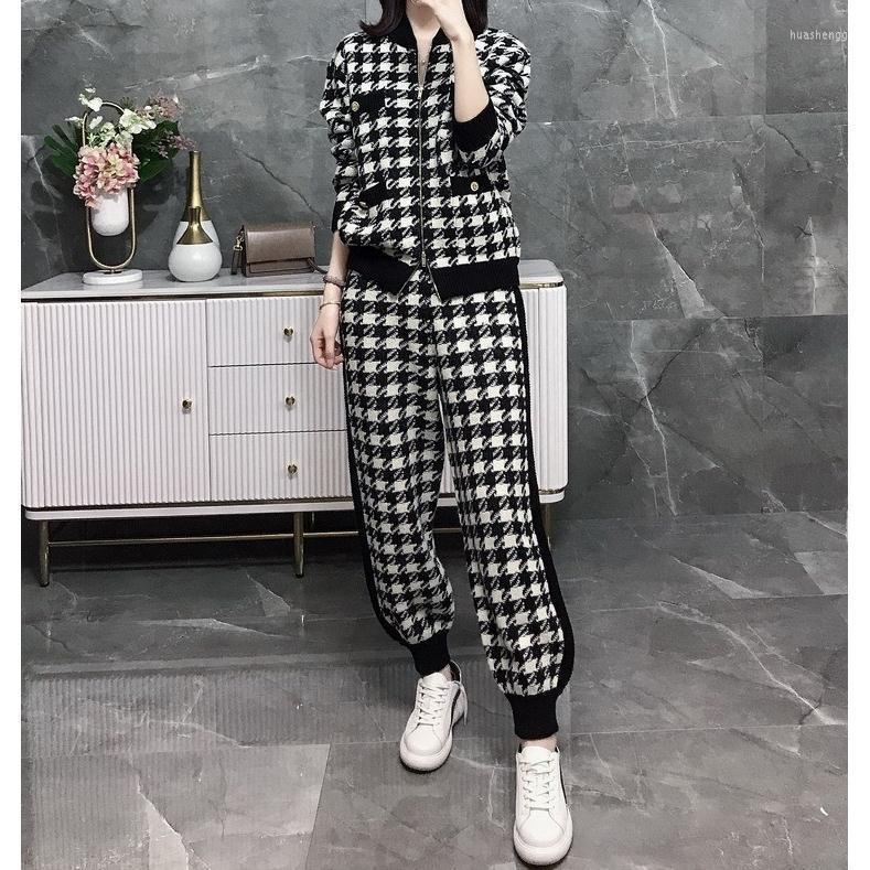 Women' Knits Women' & Tees Spring Black And White Plaid Knitted Suit Women ' Fashionable Stylish Sweater Sports Pants Trendy
Women' Knits Women' & Tees Spring Black And White Plaid Knitted Suit Women ' Fashionable Stylish Sweater Sports Pants Trendy