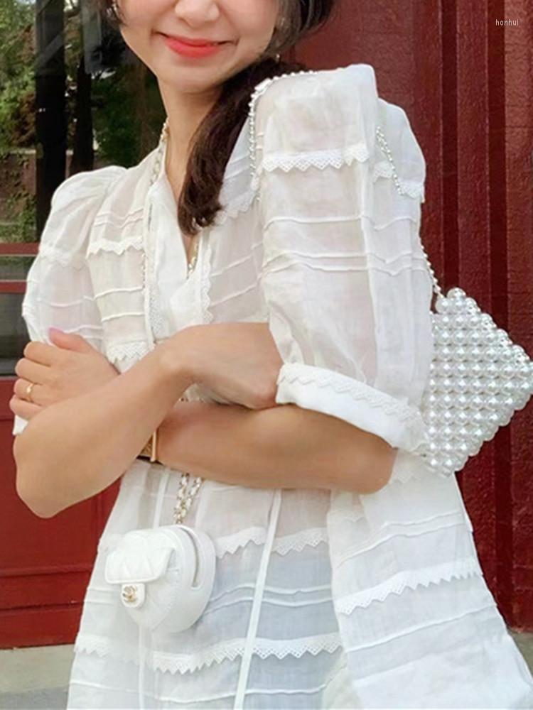 Women' Blouses 2022 Summer Women V-Neck Lace-up White Blouse Ladies Lace Trim Stitching Puff Sleeve Elegant Shirt And Tops
Women' Blouses 2022 Summer Women V-Neck Lace-up White Blouse Ladies Lace Trim Stitching Puff Sleeve Elegant Shirt And Tops