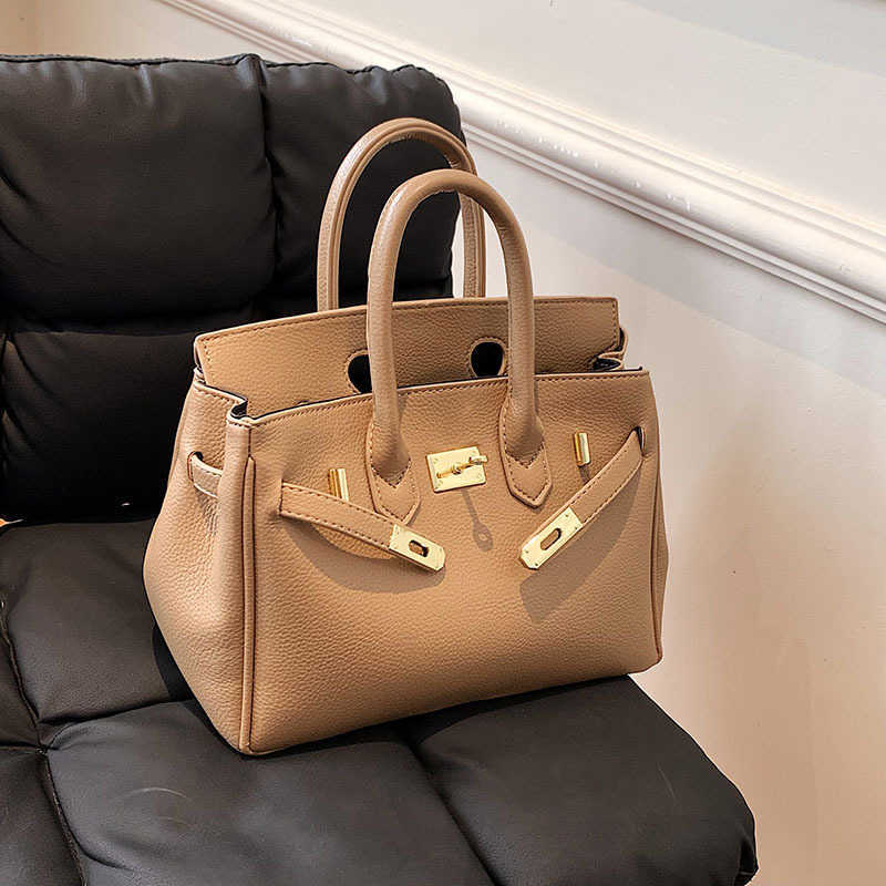 Women totes bag shoulder Herme birkins Pure hand Solid daily commuter Pu trend 2022 winter simple single messenger, Red
Women totes bag shoulder Herme birkins Pure hand Solid daily commuter Pu trend 2022 winter simple single messenger, Red