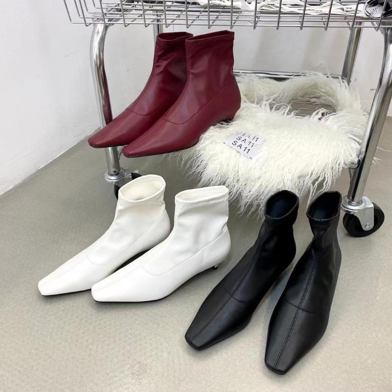 Boots Fashion Women Ankle Stretch Shoes Black White Red Sock Botas Slip On Short Thick Low Heels Gladiator Casual 35-39
Boots Fashion Women Ankle Stretch Shoes Black White Red Sock Botas Slip On Short Thick Low Heels Gladiator Casual 35-39