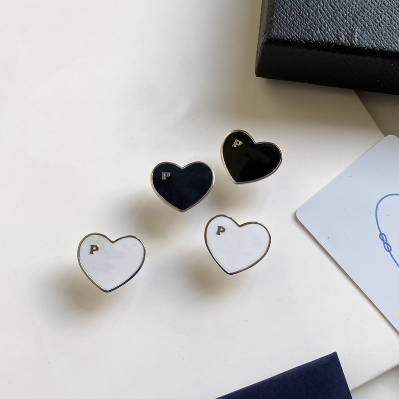P-letter Designers Earrings Fashion Letter Heart Studs Women's Luxury Jewelry For Lady Women Party Wedding Lovers Gift Black White Colors No Box
P-letter Designers Earrings Fashion Letter Heart Studs Women's Luxury Jewelry For Lady Women Party Wedding Lovers Gift Black White Colors No Box
