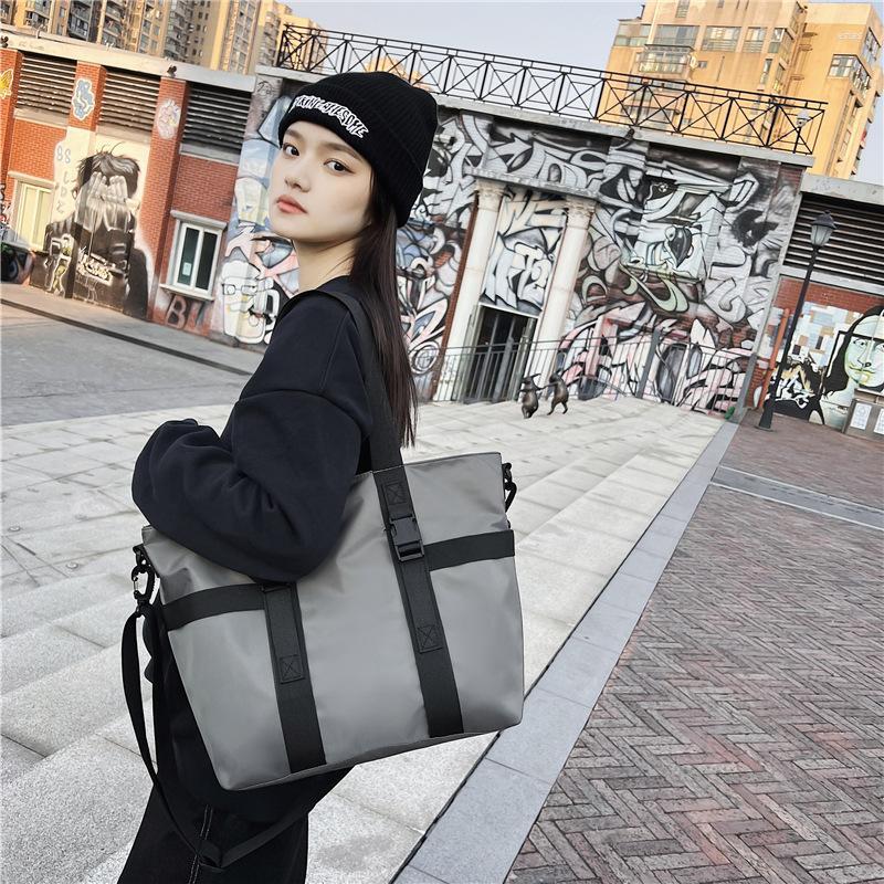 Evening Bags Fashion Women's Tote Shoulder Bag Casual Designer Large Capacity Handbag For Women 2022 Simple Solid Female Shopper, Black
Evening Bags Fashion Women's Tote Shoulder Bag Casual Designer Large Capacity Handbag For Women 2022 Simple Solid Female Shopper, Black