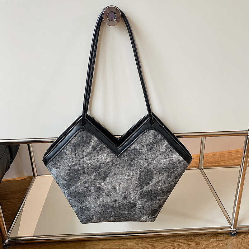 casual one shoulder armpit bag women's bag version 2022 with large capacity bag women, Black
casual one shoulder armpit bag women's bag version 2022 with large capacity bag women, Black