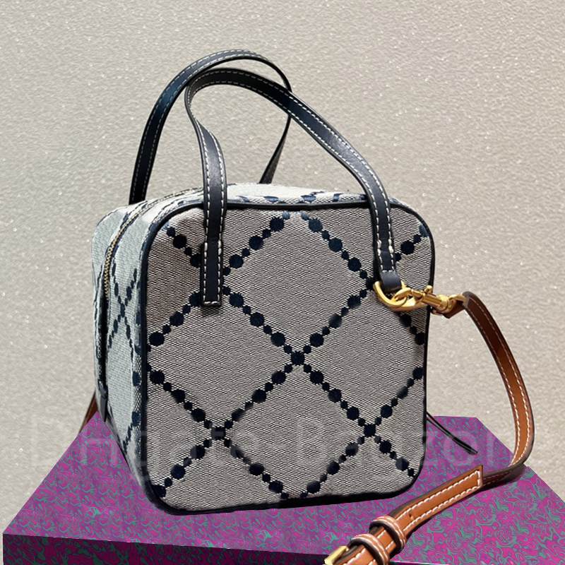Luxury Shoulder Bags Women Fashion Box Bag Classic Style Cross Body Temperament Handbag Fashionable Totes Coin Pocket 2 Colors, Blue
Luxury Shoulder Bags Women Fashion Box Bag Classic Style Cross Body Temperament Handbag Fashionable Totes Coin Pocket 2 Colors, Blue