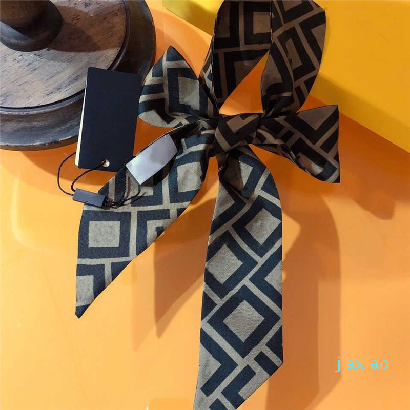 Luxurys Floating letter small silk scarf can be tied with hair band bag handle strap women Designers Thickened Versatile Headband
Luxurys Floating letter small silk scarf can be tied with hair band bag handle strap women Designers Thickened Versatile Headband