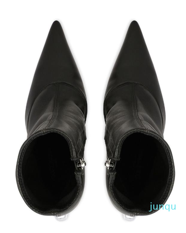 Designers Luxury Wedding Cardinale Women Keira Ankle Boots Women Pop Heels Black Patent Leather Lady Booties Baroque Heel Party Dress Sexy 01
Designers Luxury Wedding Cardinale Women Keira Ankle Boots Women Pop Heels Black Patent Leather Lady Booties Baroque Heel Party Dress Sexy 01