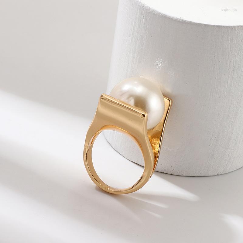 Cluster Rings Fashion Big Imitation Pearls Gold Color Ring Metal Hollow Exaggeration Design Finger For Women Girls Party Wedding
Cluster Rings Fashion Big Imitation Pearls Gold Color Ring Metal Hollow Exaggeration Design Finger For Women Girls Party Wedding