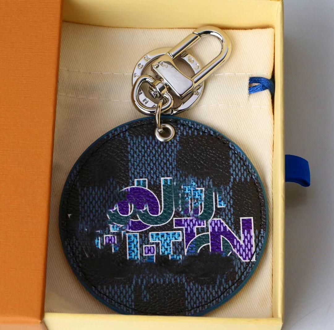 Classic Checker Unisex Wallet Luxury Brand Graffiti Letter Round Brand Keychain Fashion Designer Women Totes Bag Pendant Keyring Accessories Holiday Gift, As picture
Classic Checker Unisex Wallet Luxury Brand Graffiti Letter Round Brand Keychain Fashion Designer Women Totes Bag Pendant Keyring Accessories Holiday Gift, As picture