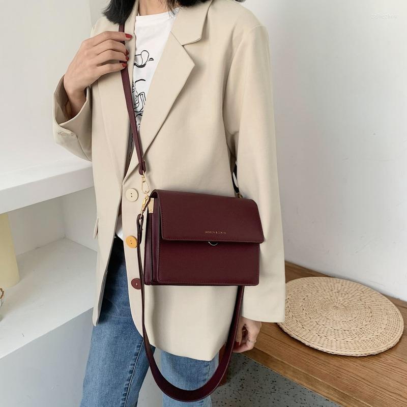 Evening Bags High Quality Fashion Lady Personality Chain Handbag Female Bag 2022 Simple One-shoulder Messenger, Beige
Evening Bags High Quality Fashion Lady Personality Chain Handbag Female Bag 2022 Simple One-shoulder Messenger, Beige