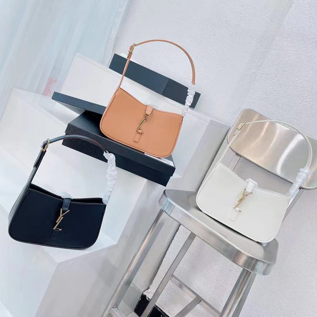 Luxury Designer Armpit Handbags shoulder bags women Chest pack lady Tote chains leather handbag presbyopic Hobo purse canvas Multi-Color bag wholesale, Colour4
Luxury Designer Armpit Handbags shoulder bags women Chest pack lady Tote chains leather handbag presbyopic Hobo purse canvas Multi-Color bag wholesale, Colour4