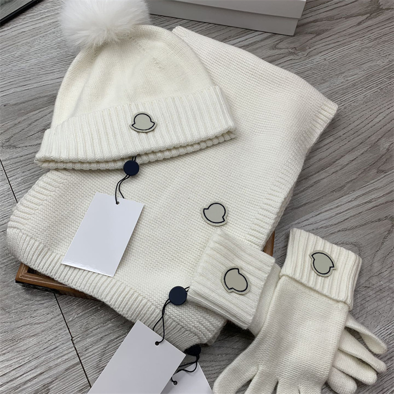 Winter Wool Warm Scarves Hats Gloves Sets Luxurys Fashion Leisure Scarfs For Men Womens Designers Brands Classic Letters Hat Cap Gloves
Winter Wool Warm Scarves Hats Gloves Sets Luxurys Fashion Leisure Scarfs For Men Womens Designers Brands Classic Letters Hat Cap Gloves