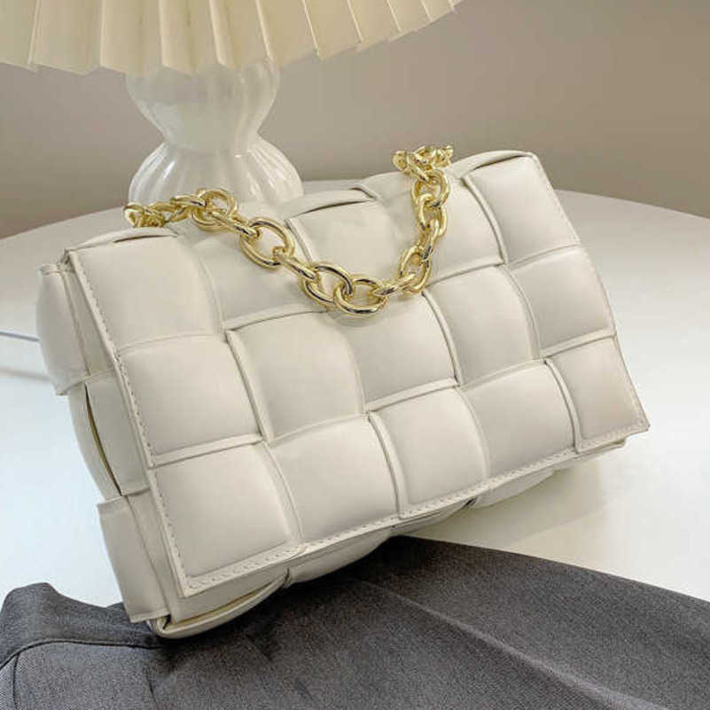Evening Bags autumn and winter new chain messenger sling single shoulder woven pillow women's bag, Navy blue
Evening Bags autumn and winter new chain messenger sling single shoulder woven pillow women's bag, Navy blue
