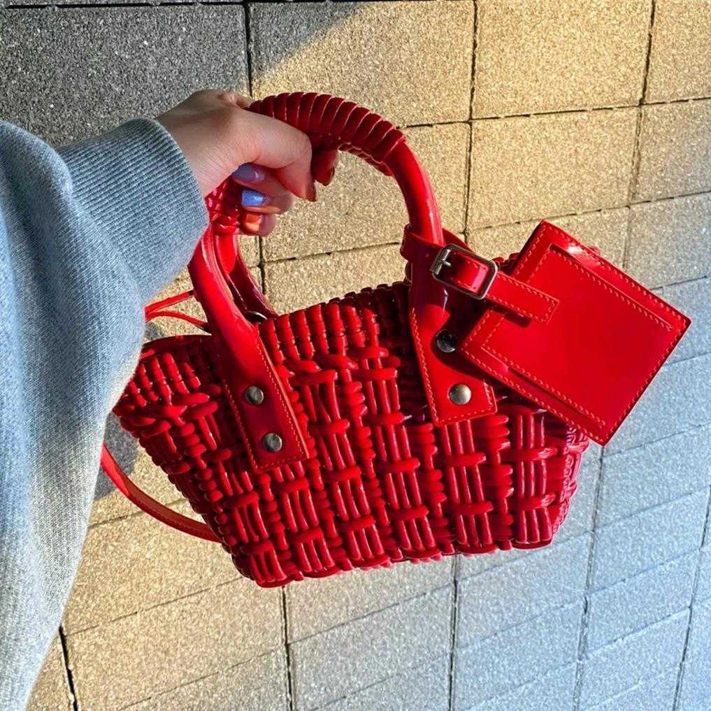 2022 new personalized vegetable basket bag hollow out single shoulder Crossbody hand woven bags red bag, White
2022 new personalized vegetable basket bag hollow out single shoulder Crossbody hand woven bags red bag, White
