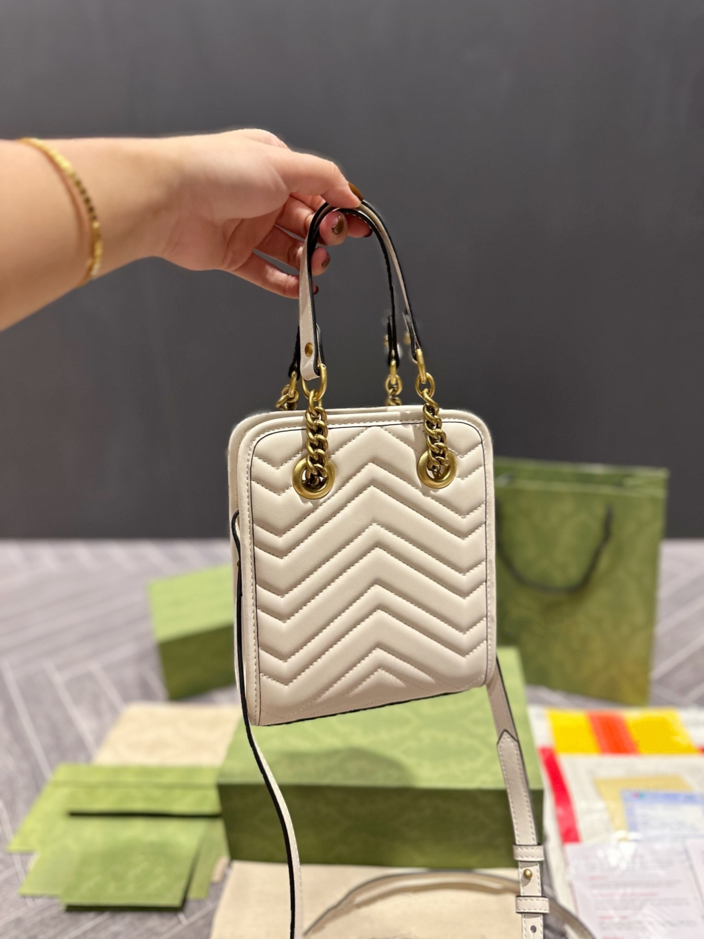 TZ Women's Fashion Vertical Mini Tote Bag Luxury chevron Handbags Adjustable shoul der strap Crossbody bag 3 colors charm Shoulder bags Coin purse wallets 19CM, White
TZ Women's Fashion Vertical Mini Tote Bag Luxury chevron Handbags Adjustable shoul der strap Crossbody bag 3 colors charm Shoulder bags Coin purse wallets 19CM, White