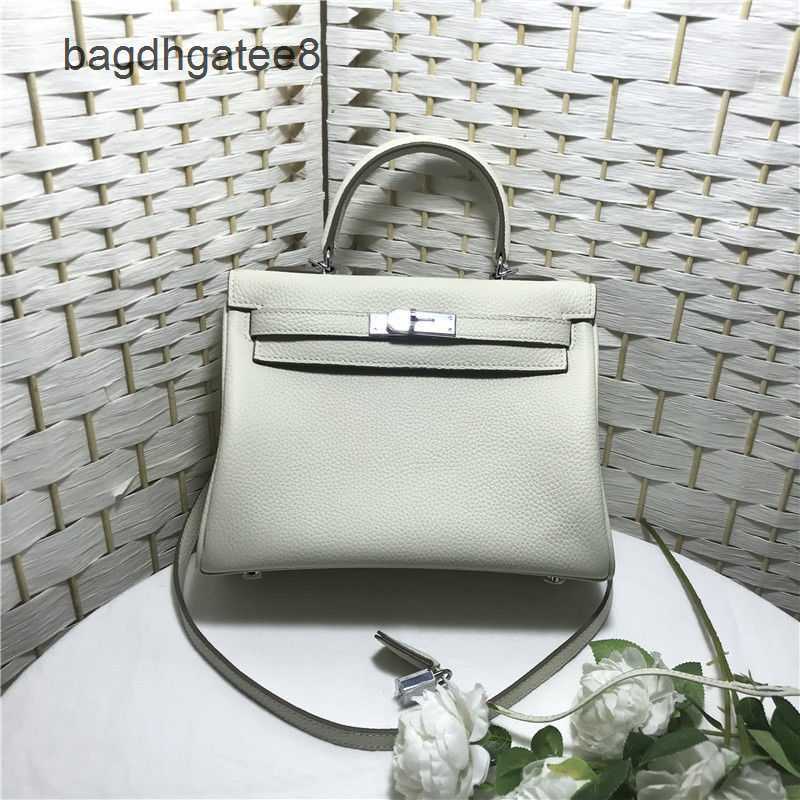 Designer Shoulder Bag Bags Women's Kellysbag Woman Silver Buckle Lychee Pattern Head Layer Leather Hand-held Single Messenger Big, White 25cm
Designer Shoulder Bag Bags Women's Kellysbag Woman Silver Buckle Lychee Pattern Head Layer Leather Hand-held Single Messenger Big, White 25cm