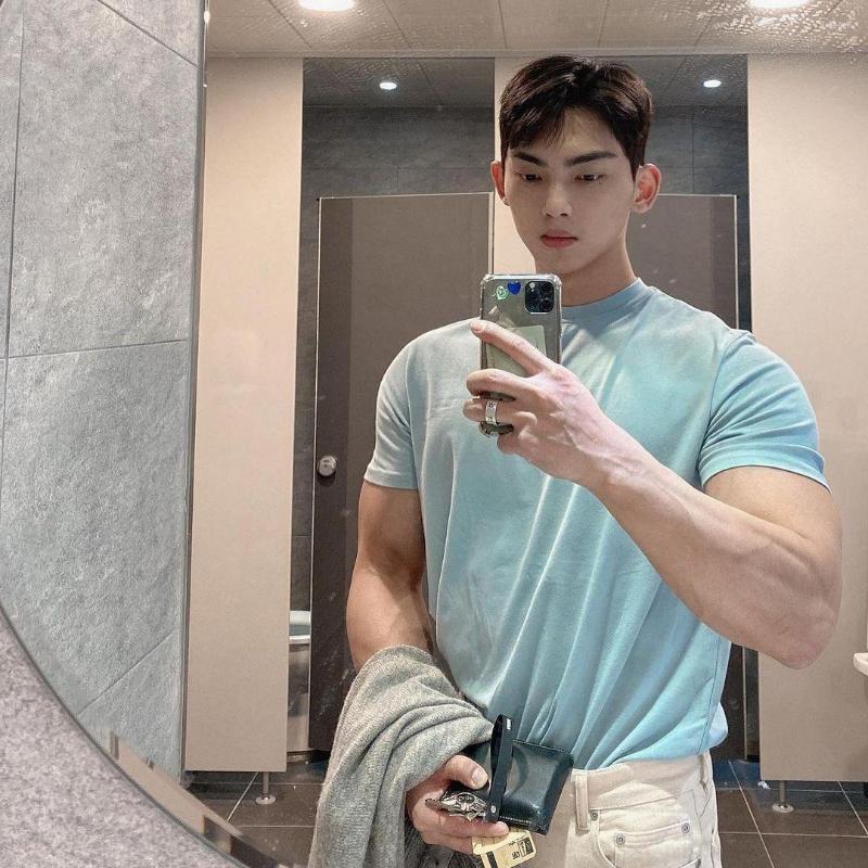 Men's T Shirts 2022 Summer Large Size Short Sleeve Shirt Cotton Slim Round Neck Half Thin Solid Color Sport Coat
Men's T Shirts 2022 Summer Large Size Short Sleeve Shirt Cotton Slim Round Neck Half Thin Solid Color Sport Coat