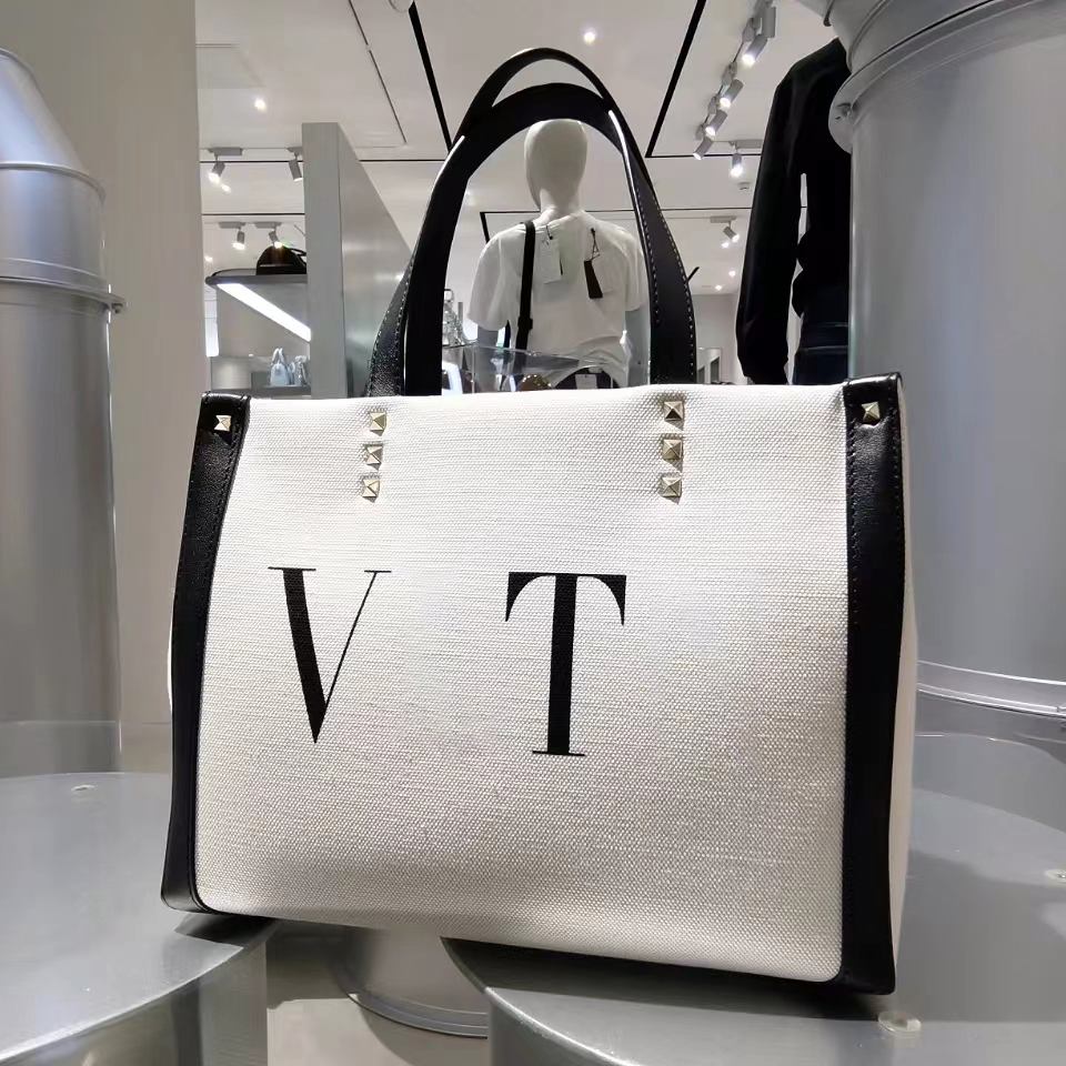 Luxurys Designers Shopping bag tote Shoulder hangbag large weekend fashion canvas basket Crossbody women men Clutch Beach Bags pochette duffle travel gym luggage
Luxurys Designers Shopping bag tote Shoulder hangbag large weekend fashion canvas basket Crossbody women men Clutch Beach Bags pochette duffle travel gym luggage