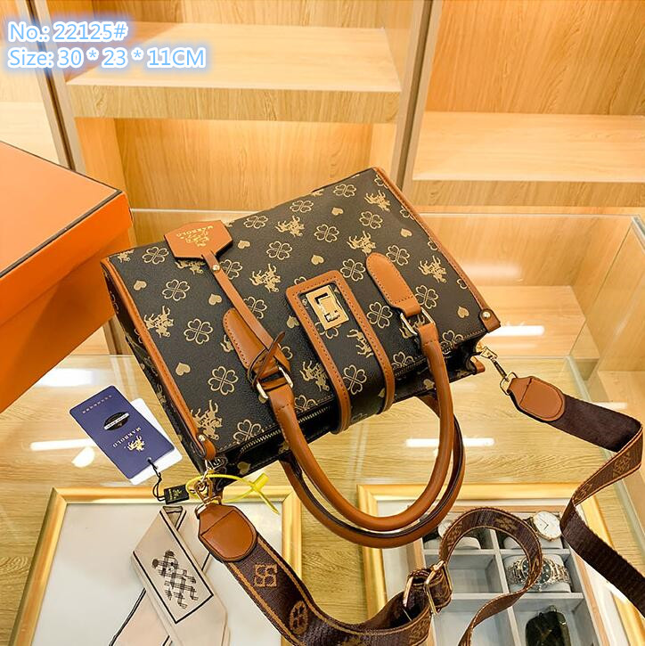 Wholesale factory ladies shoulders bags small fresh geometric printing tote bag comfortable wide shoulder strap thickened contrast leather retro handbag, Coffee-22125#
Wholesale factory ladies shoulders bags small fresh geometric printing tote bag comfortable wide shoulder strap thickened contrast leather retro handbag, Coffee-22125#