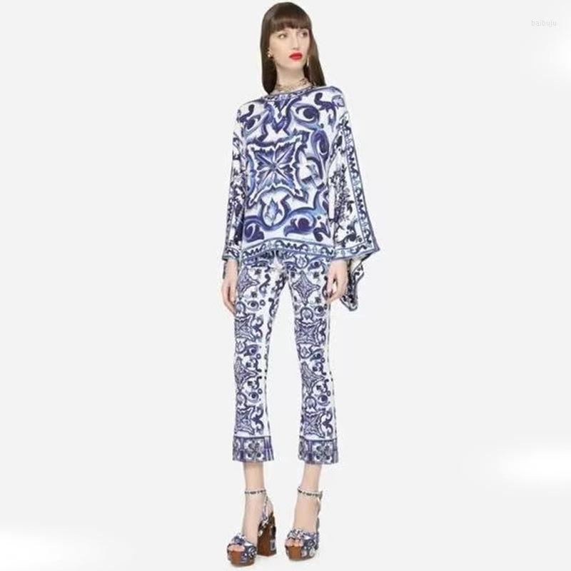 Work Dresses High Quality 2022 Early Autumn Women' Wear Round Neck Bat Long Sleeve Blue And White Porcelain Printed Top Bell Bottoms
Work Dresses High Quality 2022 Early Autumn Women' Wear Round Neck Bat Long Sleeve Blue And White Porcelain Printed Top Bell Bottoms