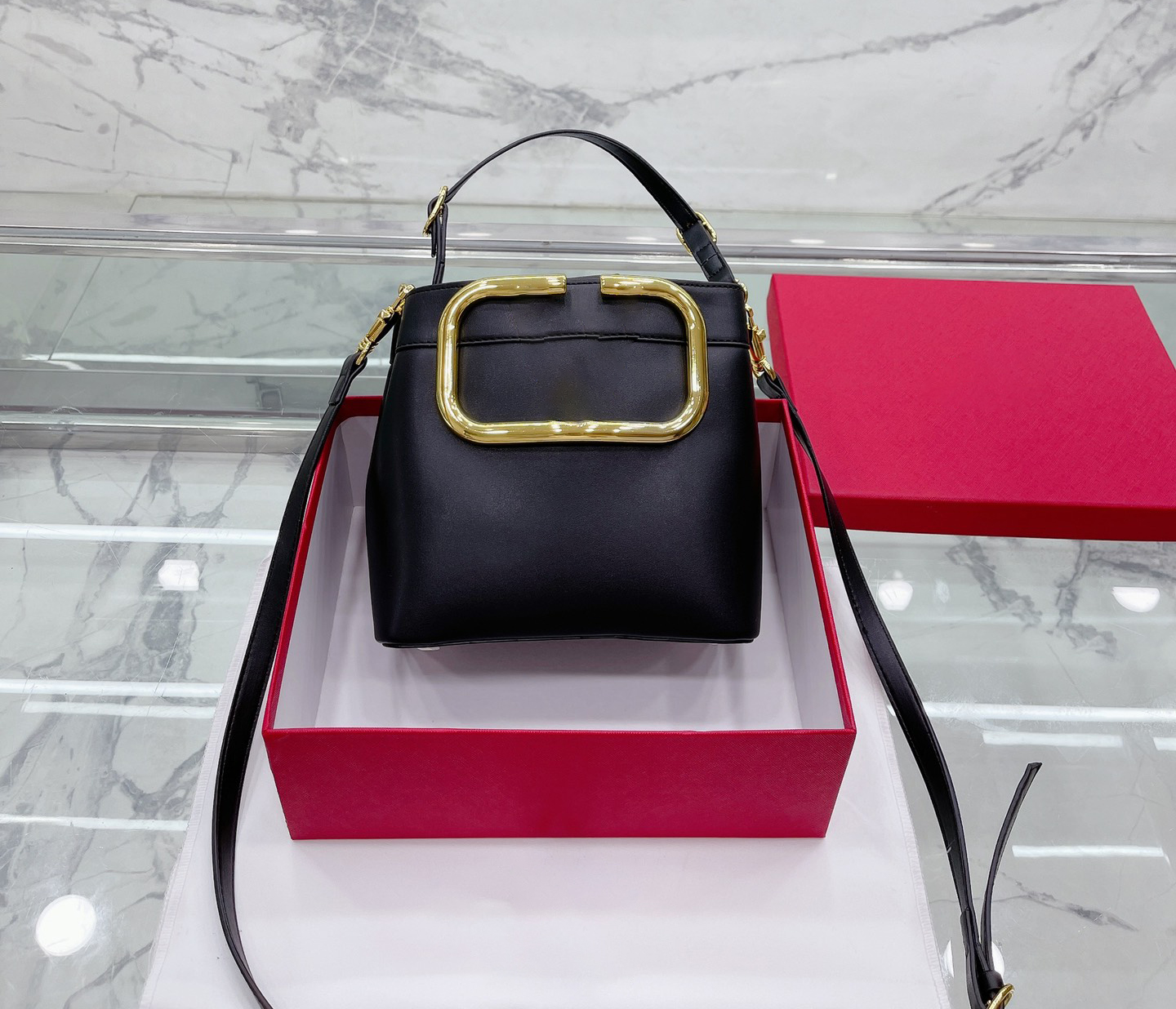 Luxury tote purses Brand handbag messager bags Shoulder bag Genuine Leather Cluth Crossbody 5A Quality Cattlehide Vlogo Signature 20CM Fashion Black, Box
Luxury tote purses Brand handbag messager bags Shoulder bag Genuine Leather Cluth Crossbody 5A Quality Cattlehide Vlogo Signature 20CM Fashion Black, Box