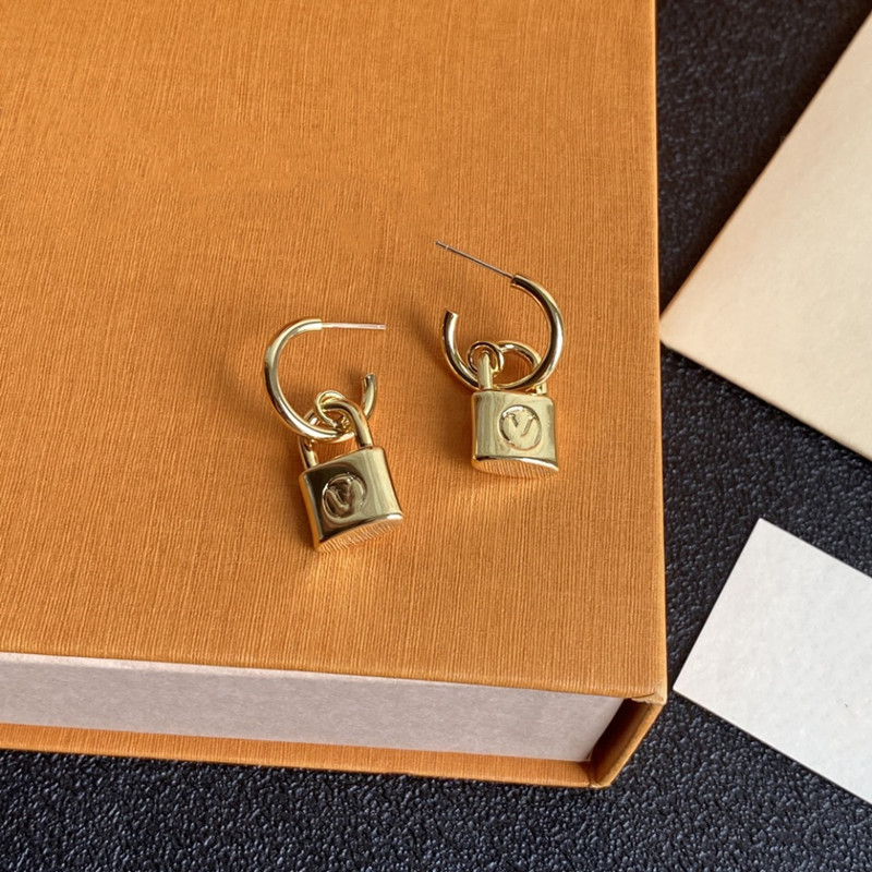 With BOX Top Never Fade L-Letter Gold Studs For Women Titanium Steel Punk Lock Design Statement Earrings Girl Jewelry Wholesales
With BOX Top Never Fade L-Letter Gold Studs For Women Titanium Steel Punk Lock Design Statement Earrings Girl Jewelry Wholesales