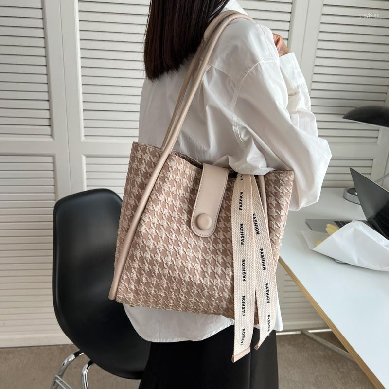 Evening Bags 2022 Women's Tote Bag Casual Korean Teenage Girls High Capacity Shoulder Fashion Solid Color Shopping Bolsa Femme, Beige
Evening Bags 2022 Women's Tote Bag Casual Korean Teenage Girls High Capacity Shoulder Fashion Solid Color Shopping Bolsa Femme, Beige