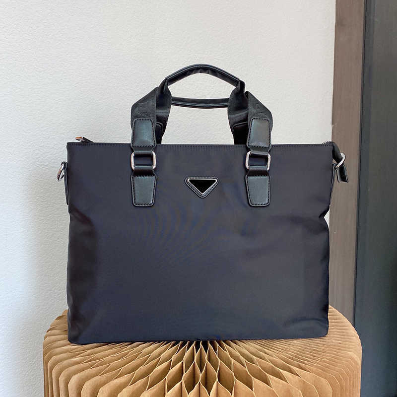 Briefcases Totes PRAbag Briefcase Designer Bag Womens Computer Tote Bag Black Luxurys Handbag Shoulder Luggage Pouch Zipper Purses Handbags 220915/1026, Prad-1
Briefcases Totes PRAbag Briefcase Designer Bag Womens Computer Tote Bag Black Luxurys Handbag Shoulder Luggage Pouch Zipper Purses Handbags 220915/1026, Prad-1