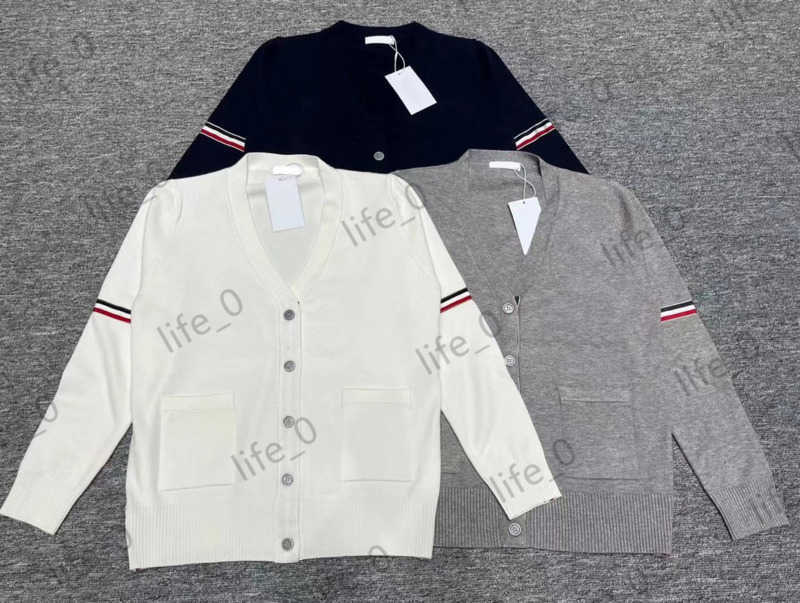 Brand Cardigan Womens Sweater Striped Long Sleeve Pockets Cardigans Tops V-neck Single Button Knitwear Casual Women Sweaters 3 Colors 1970
Brand Cardigan Womens Sweater Striped Long Sleeve Pockets Cardigans Tops V-neck Single Button Knitwear Casual Women Sweaters 3 Colors 1970