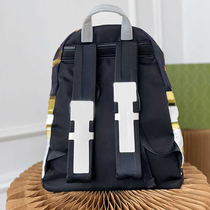 Backpack Style Canvas Nylon Cloth Large Capacity Handbag Fashion Bag Tote Hardware Head Cowhide Embossing Zipper Open Printing Decoration High trendy, 35 x 41 cm
Backpack Style Canvas Nylon Cloth Large Capacity Handbag Fashion Bag Tote Hardware Head Cowhide Embossing Zipper Open Printing Decoration High trendy, 35 x 41 cm