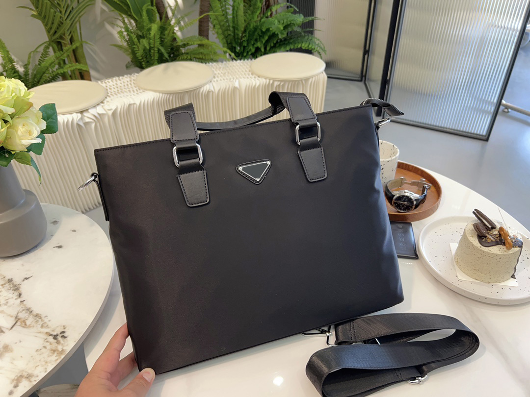 Luxury briefcase Men business Bag computer bag designer Embroidered nylon laptop bags Letter Zipper messenger Nameplates Totes Multifunctional Handbag 15 inches, Black
Luxury briefcase Men business Bag computer bag designer Embroidered nylon laptop bags Letter Zipper messenger Nameplates Totes Multifunctional Handbag 15 inches, Black