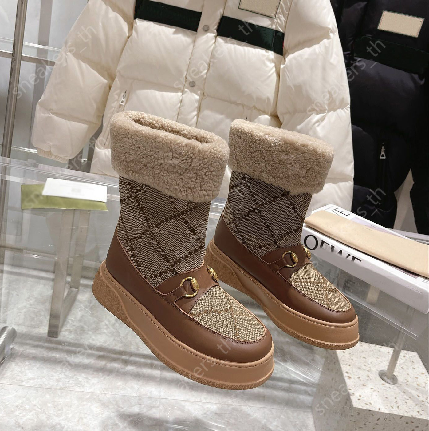 Designer Boots Women Boot Wool Shallow Snow Bootiess Fashion Female Letters Embroidery Warm Outdoor Snow-boots Casual Shoes Cotton Shoes Size42
Designer Boots Women Boot Wool Shallow Snow Bootiess Fashion Female Letters Embroidery Warm Outdoor Snow-boots Casual Shoes Cotton Shoes Size42