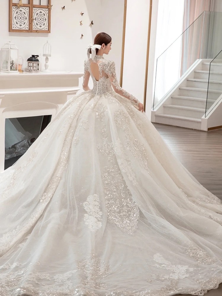 2023 Plus Size Lace A-Line Wedding Dress Illusion Long Sleeves Vintage Appliques Sequined Sweep Train Big Bridal Gowns Robe De Mariee Designer Marriag