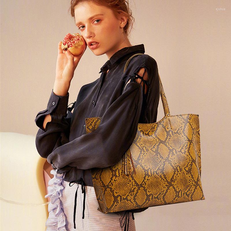 Evening Bags Alirattan Snake Shopping Handbags European And American Fashion Design Shoulder Bag Female Trendy Tassel Travel Ins, Brown
Evening Bags Alirattan Snake Shopping Handbags European And American Fashion Design Shoulder Bag Female Trendy Tassel Travel Ins, Brown