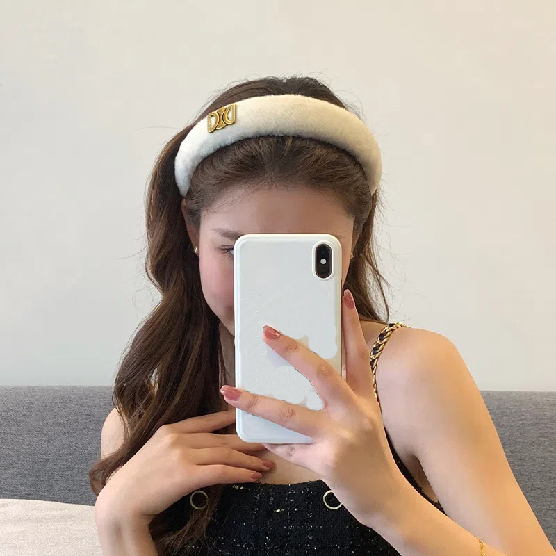 Luxury Headband Designer Fluffy Hair Band Ladies Outdoor Hairband Hoops Fashion Hair Band Woman Fuzzy Hairbands, Black
Luxury Headband Designer Fluffy Hair Band Ladies Outdoor Hairband Hoops Fashion Hair Band Woman Fuzzy Hairbands, Black