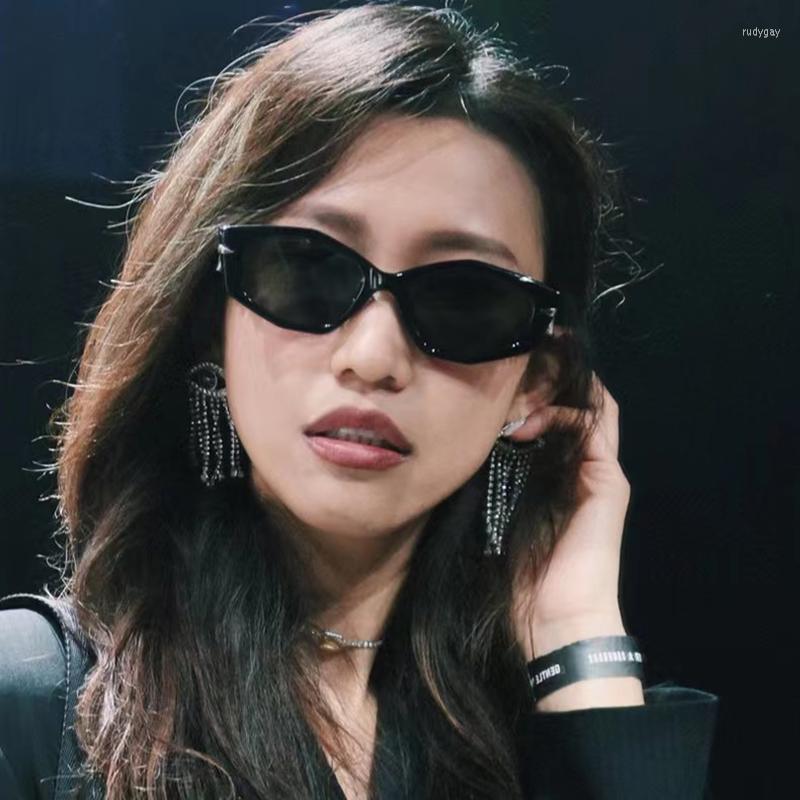 Sunglasses Oversized Women Square Frame 2022 Original Designer Personality Colors Metal Irregular Summer Glasses
Sunglasses Oversized Women Square Frame 2022 Original Designer Personality Colors Metal Irregular Summer Glasses