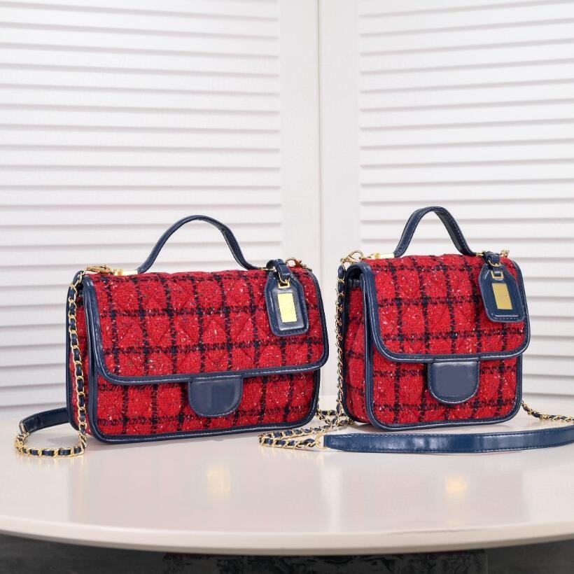 Womens Shoulder Bags Handheld Decoration Famous Lady Designer Crossbody Bag With Gold logo Luxury Evening Bags Fashion Leather Chain Purse Handbag, Multi-color
Womens Shoulder Bags Handheld Decoration Famous Lady Designer Crossbody Bag With Gold logo Luxury Evening Bags Fashion Leather Chain Purse Handbag, Multi-color