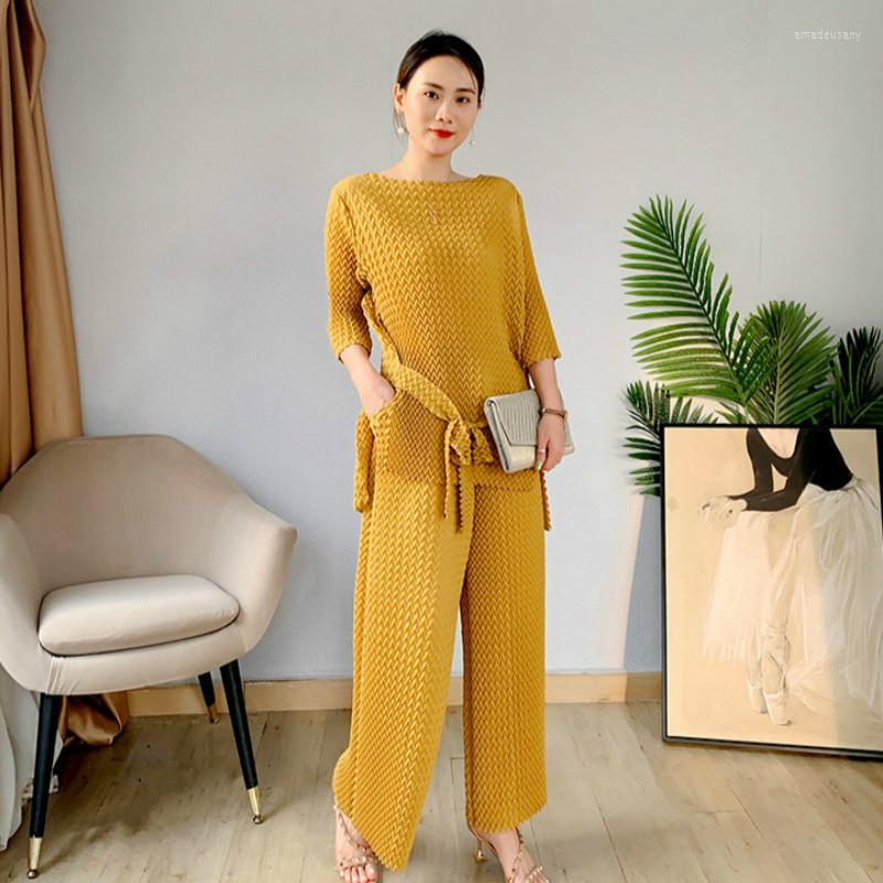 Women's Two Piece Pants Pant Suits For Women Plus Size 45-75kg 2022 Autumn Stretch Miyake Pleated Set Round Neck Hi-Lo Lace-Up Top Straight, Gray
Women's Two Piece Pants Pant Suits For Women Plus Size 45-75kg 2022 Autumn Stretch Miyake Pleated Set Round Neck Hi-Lo Lace-Up Top Straight, Gray