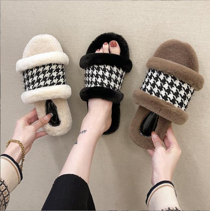 Warm Slippers Flat Comfort Shearling Strap fur Slipper women winter sandals fluffy wool Plush woman slides comfortable fluzzy slide, Black
Warm Slippers Flat Comfort Shearling Strap fur Slipper women winter sandals fluffy wool Plush woman slides comfortable fluzzy slide, Black