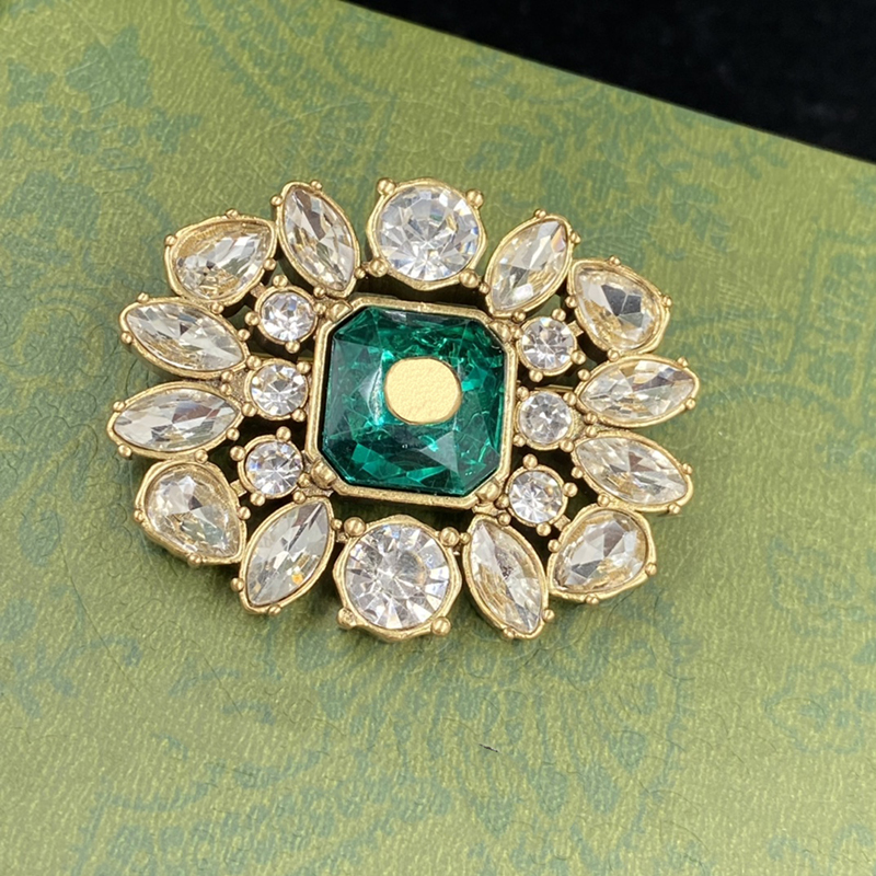Desinger Womens Brooch Trend Flower Brooch Stylish Mens Light Luxury Brooches Classic Fashion All Match Exquisite Brooches D22103104JX
Desinger Womens Brooch Trend Flower Brooch Stylish Mens Light Luxury Brooches Classic Fashion All Match Exquisite Brooches D22103104JX
